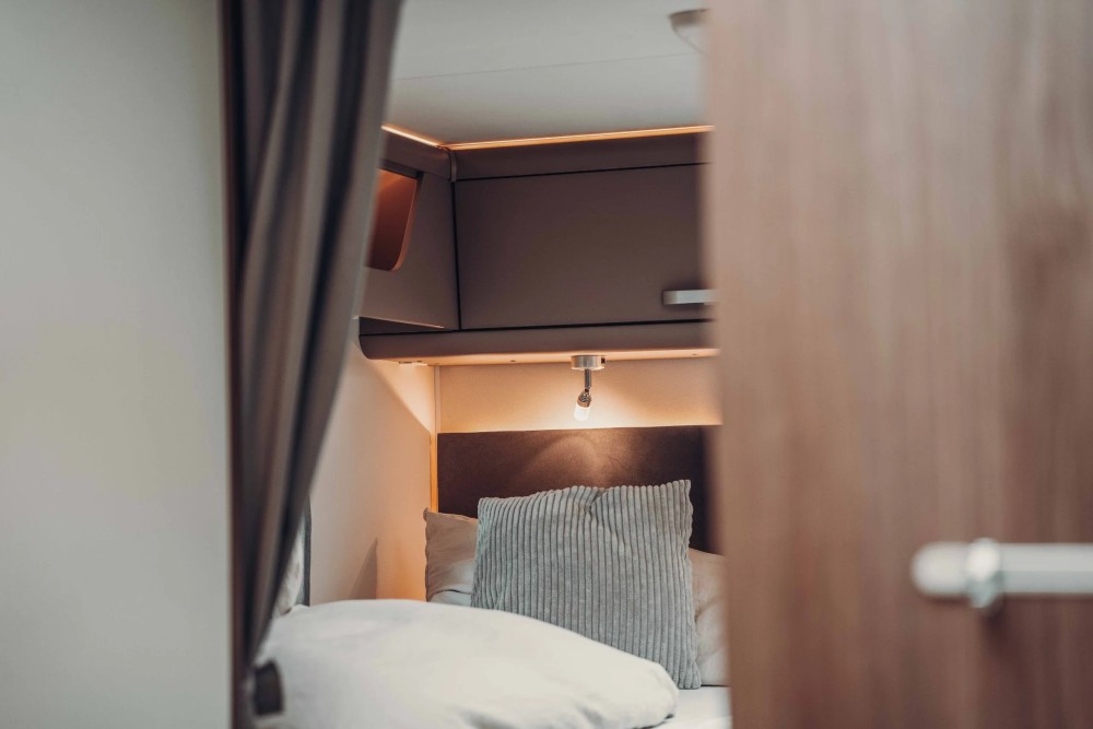 Luxury 4 Berth Motorhome - image 7