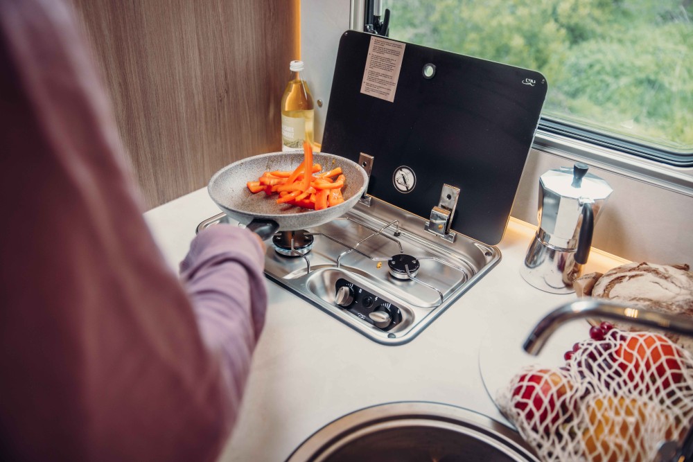 Luxury 4 Berth Motorhome - image 9