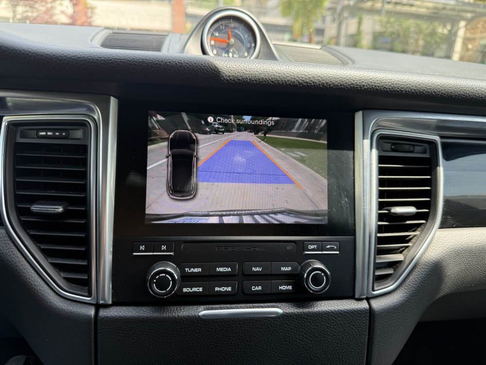 Porsche Macan - image 10