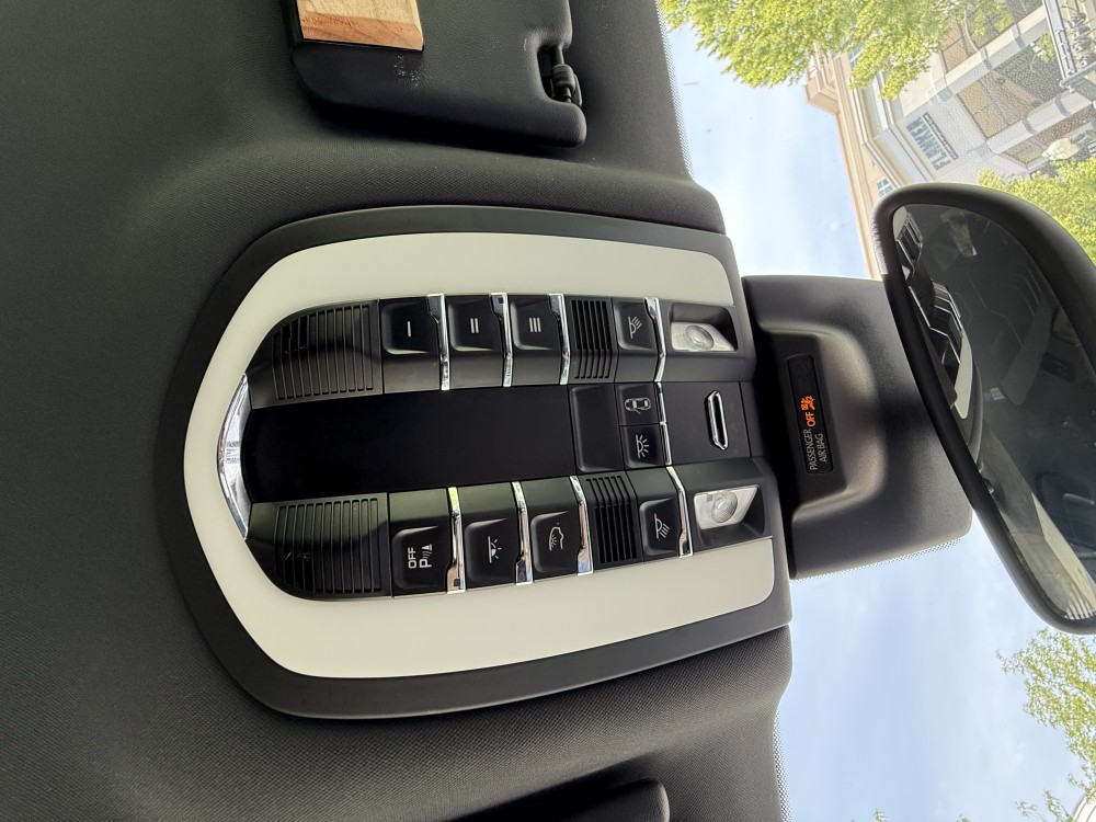 Porsche Macan - image 17