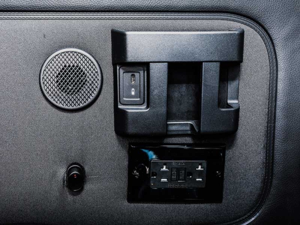 Mercedes Sprinter Grand (12 Seater) - image 10