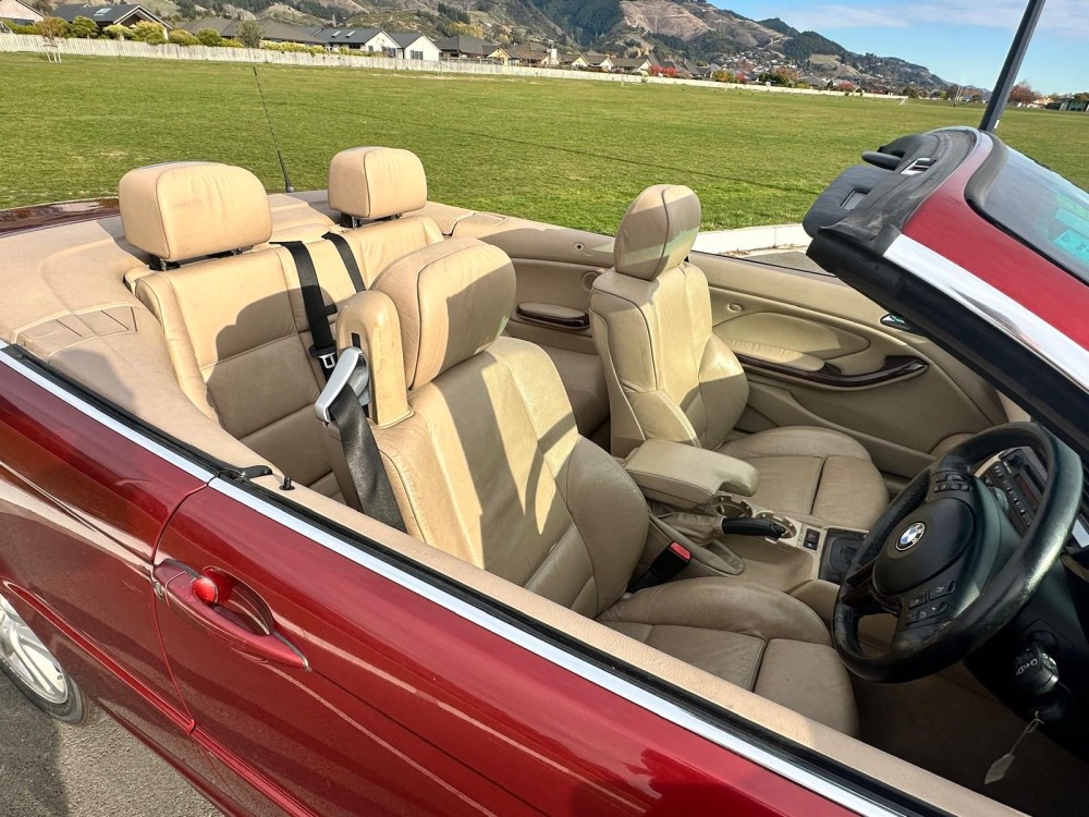 BMW 330 Convertible - image 4