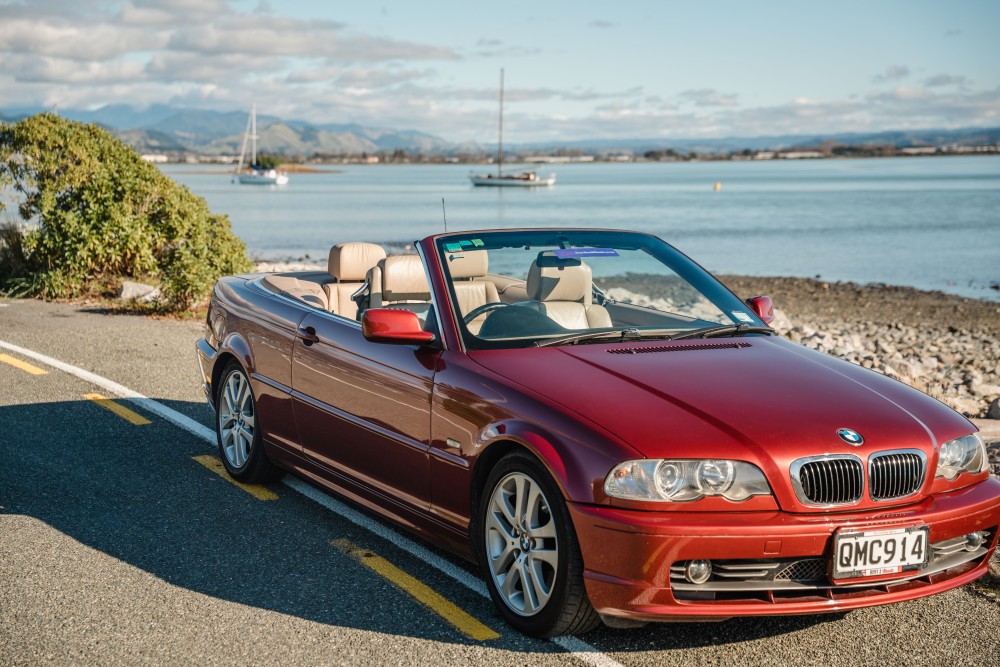 BMW 330 Convertible - image 5
