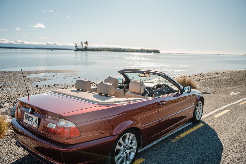 BMW 330 Convertible - image 6