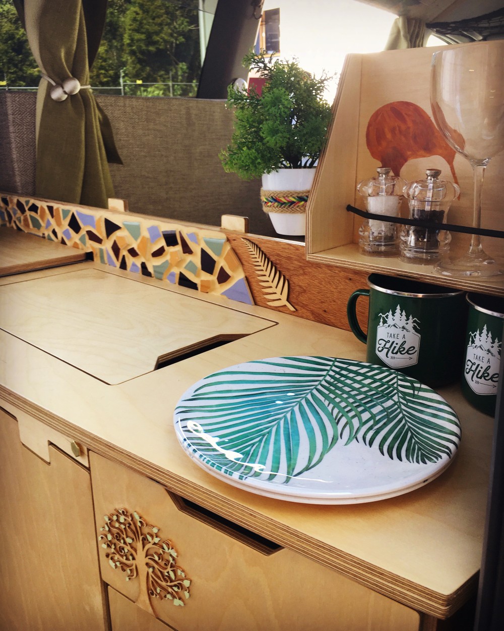 Sleepervan Generation 2 - Solar & Awning & Inverter - image 6