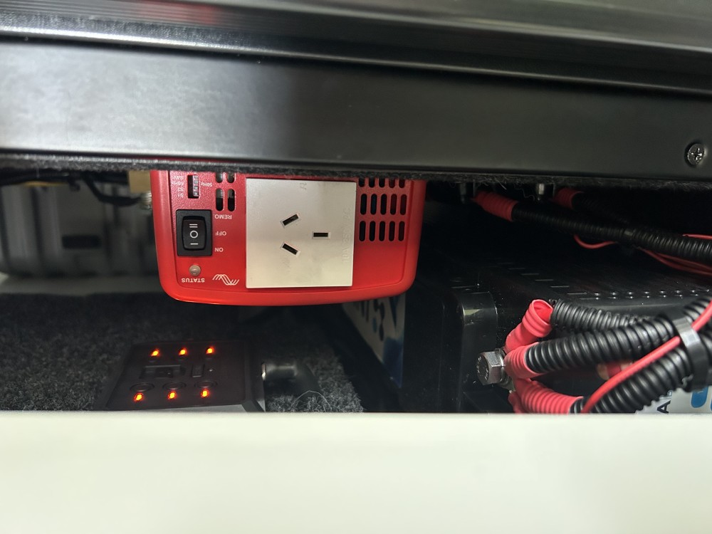 Toyota Hilux Outback 4WD Camper - image 8