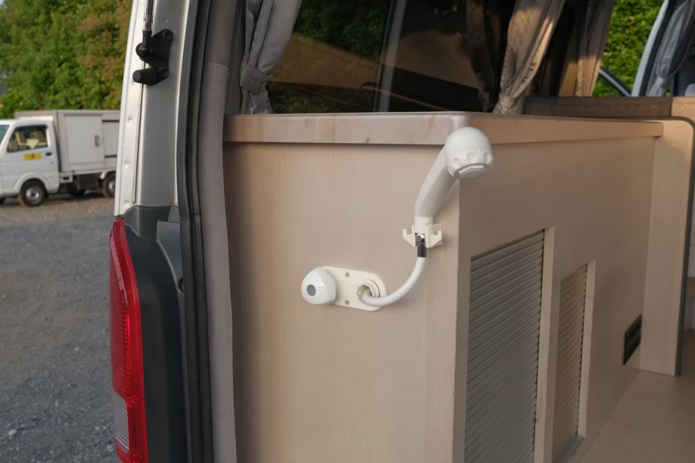 Toyota Voyager - image 5