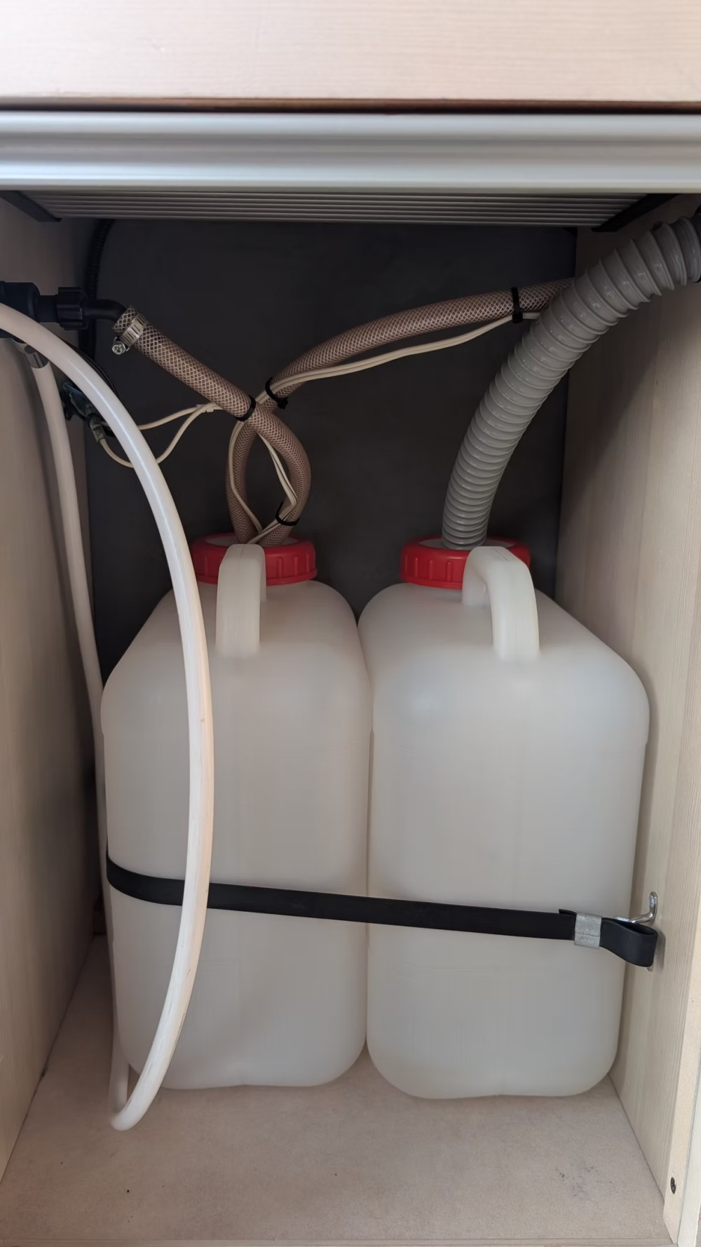 Toyota Voyager - image 8