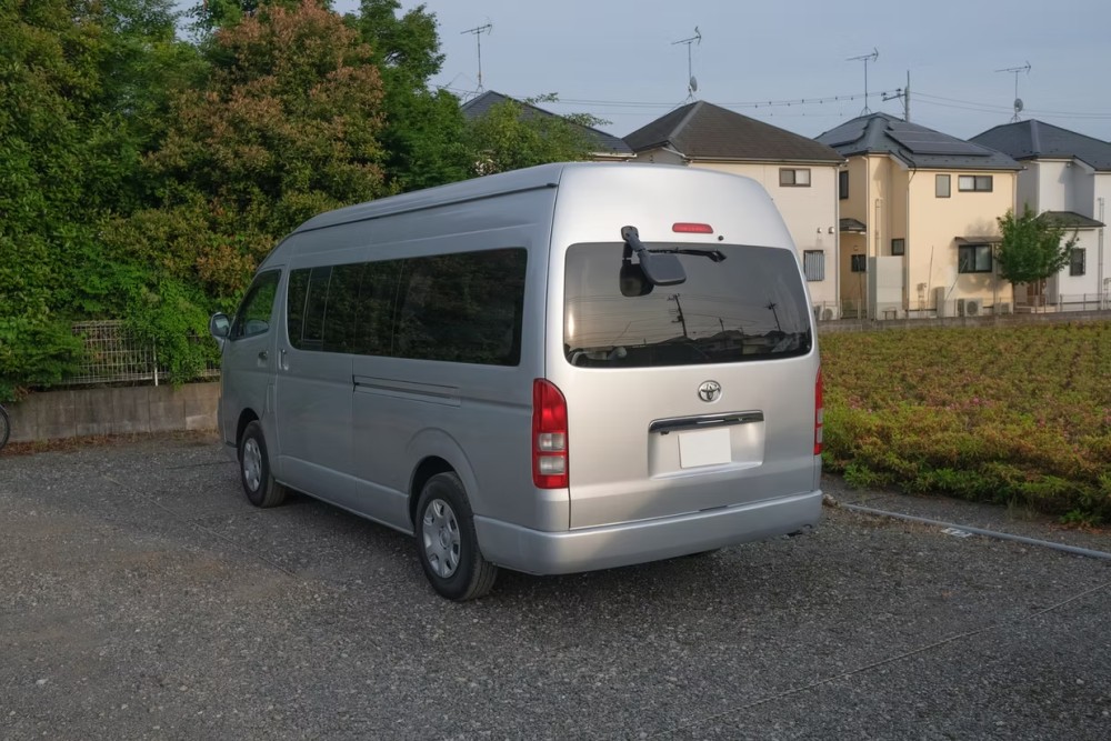 Toyota Voyager - image 7