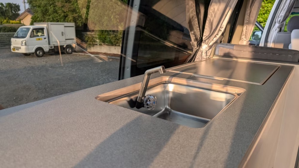 Toyota Voyager - image 10