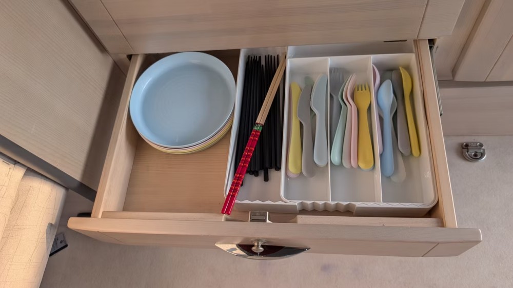 Toyota Voyager - image 11