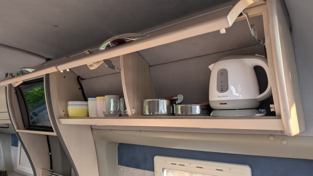 Toyota Voyager - image 12