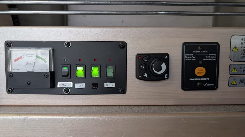 Toyota Voyager - image 13