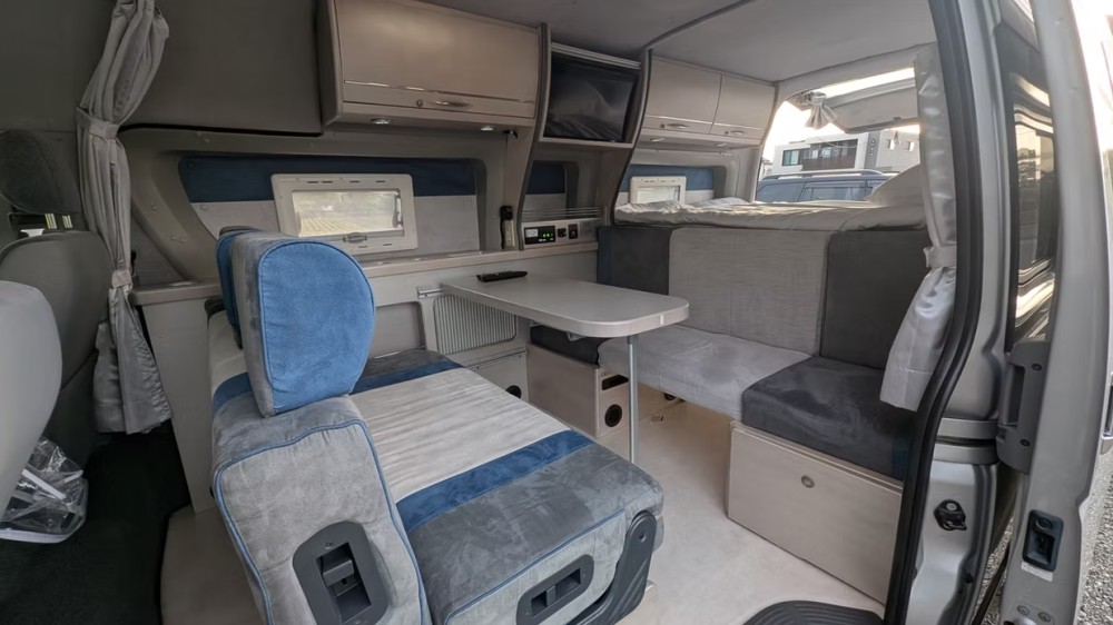 Toyota Voyager - image 2