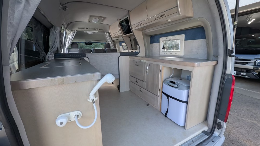 Toyota Voyager - image 15