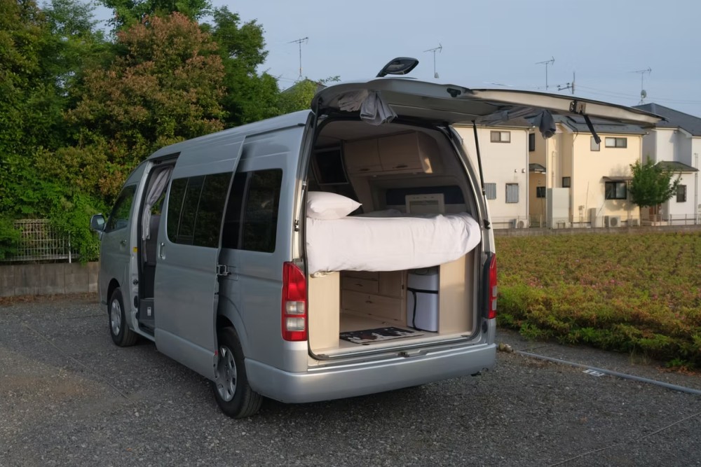 Toyota Voyager - image 17