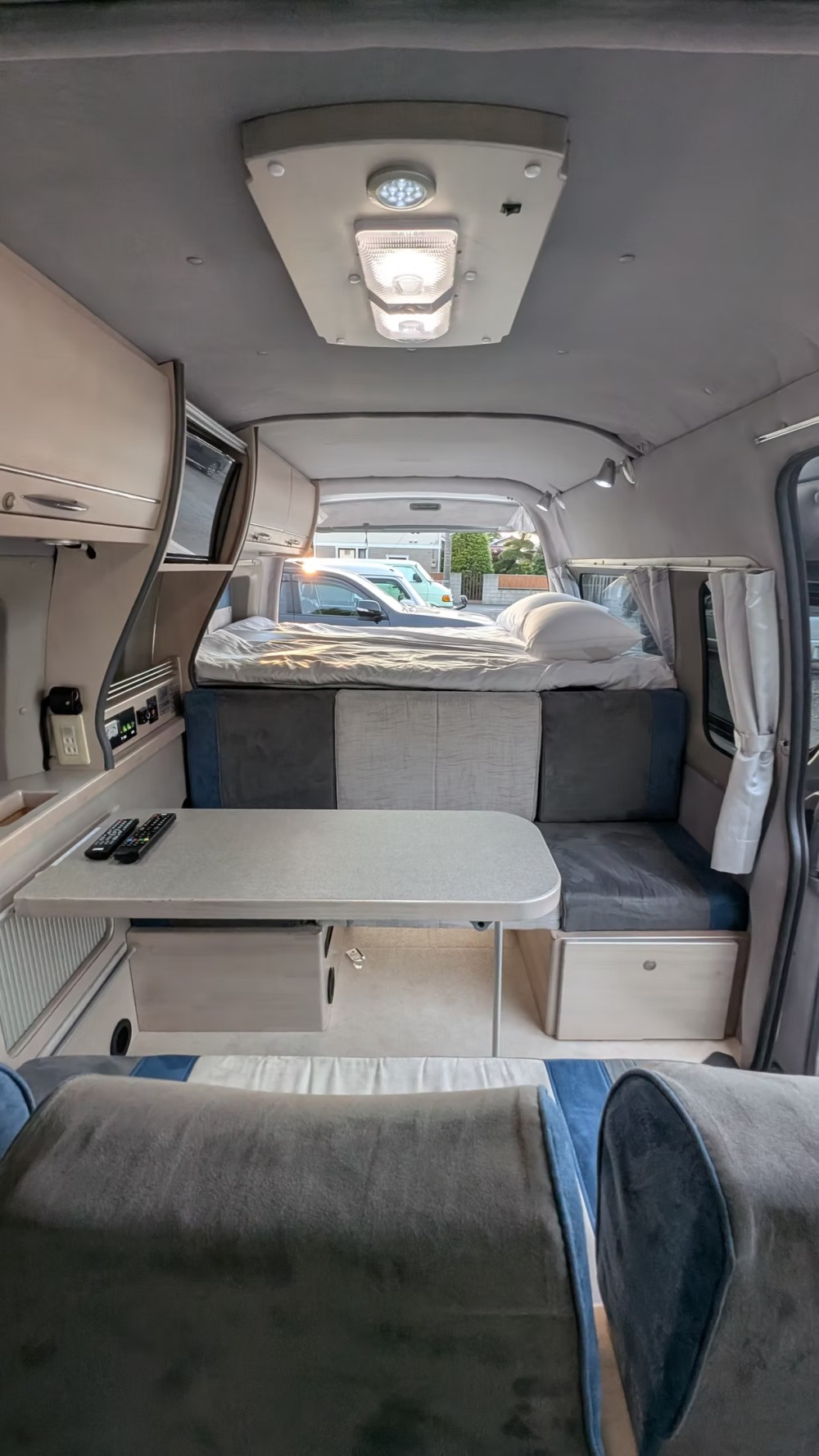 Toyota Voyager - image 20