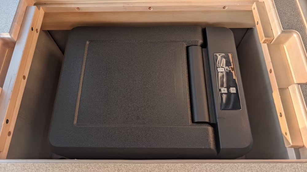 Toyota Voyager - image 21