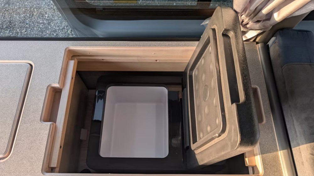 Toyota Voyager - image 22