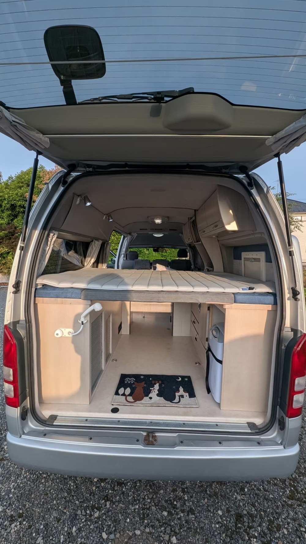 Toyota Voyager - image 4