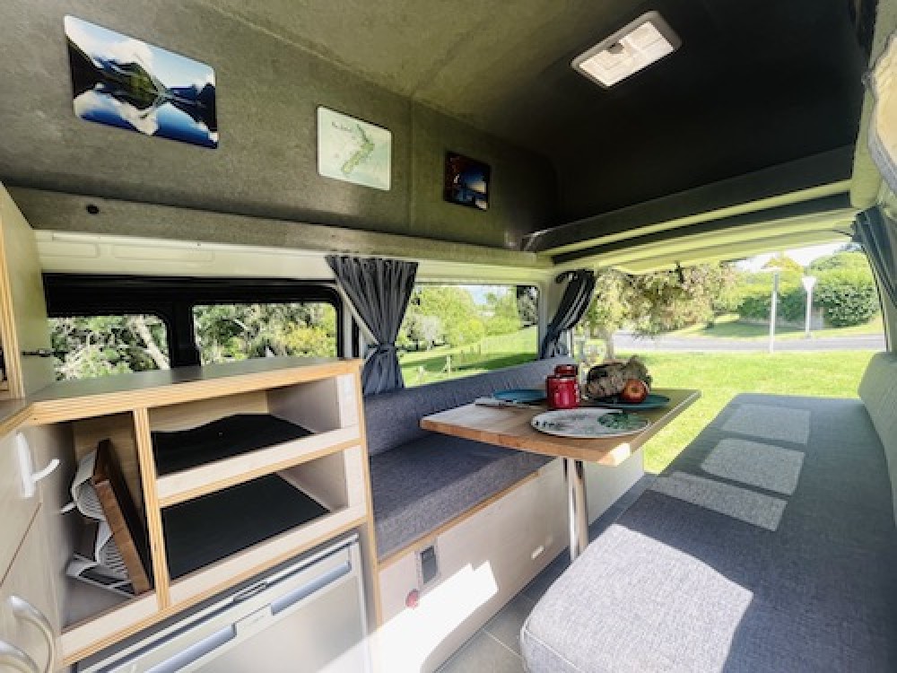 High Roof Hiace - image 4