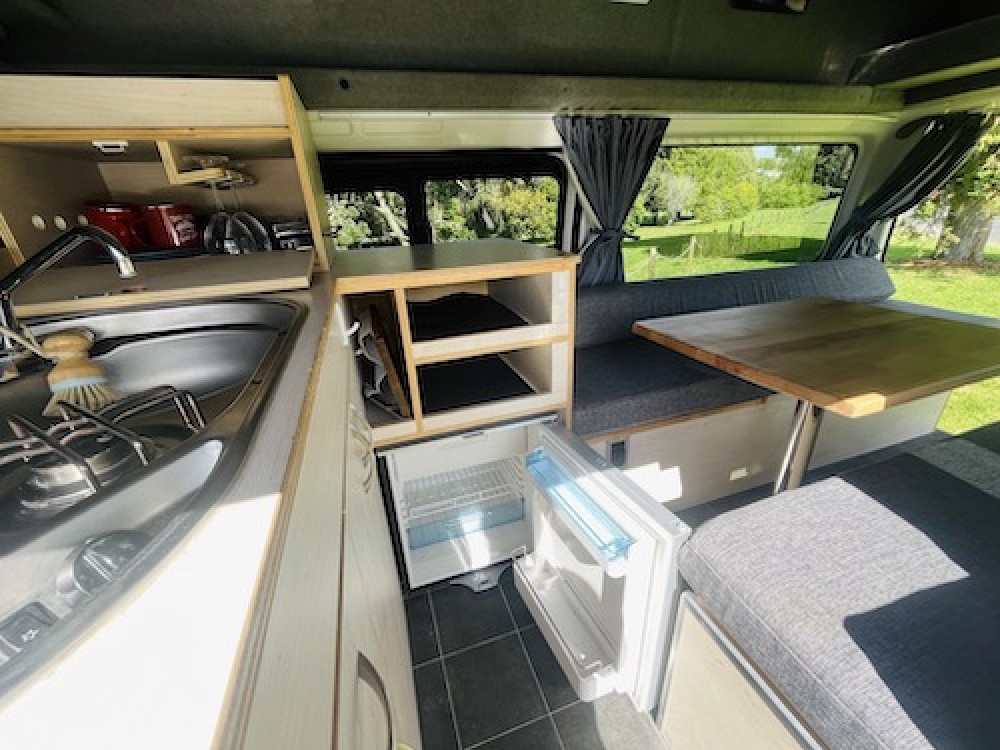 High Roof Hiace - image 5