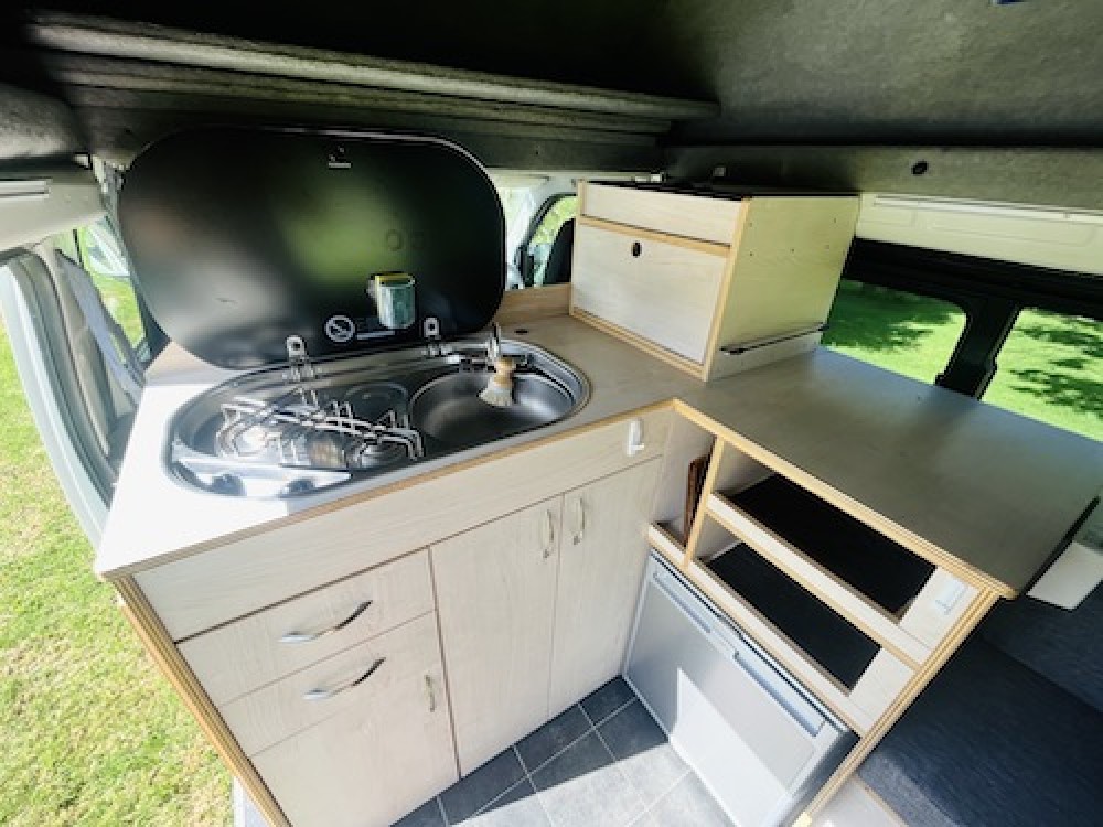 High Roof Hiace - image 7