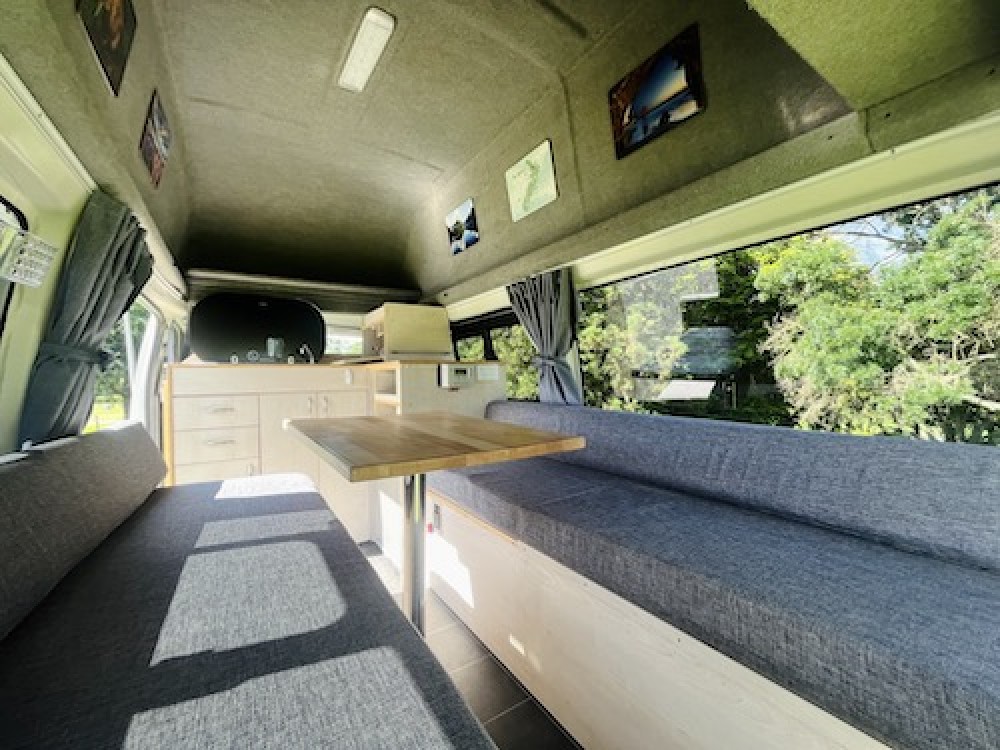 High Roof Hiace - image 6