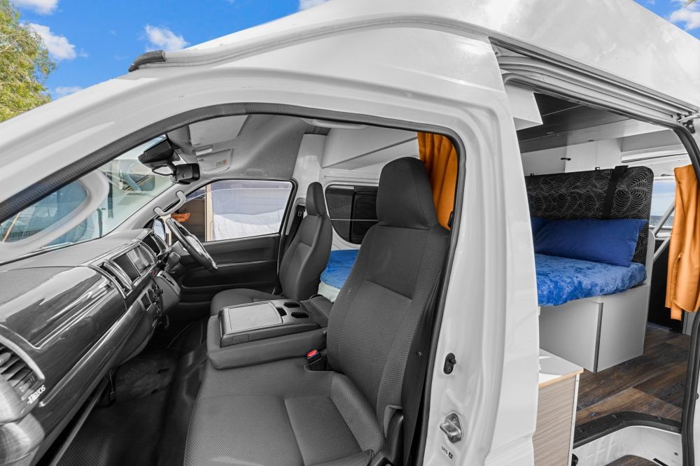 20% off!! Deluxe 4 Person Motorhome - image 11