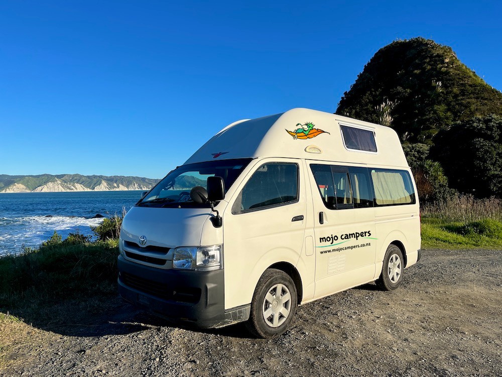 High Roof Hiace - image 2
