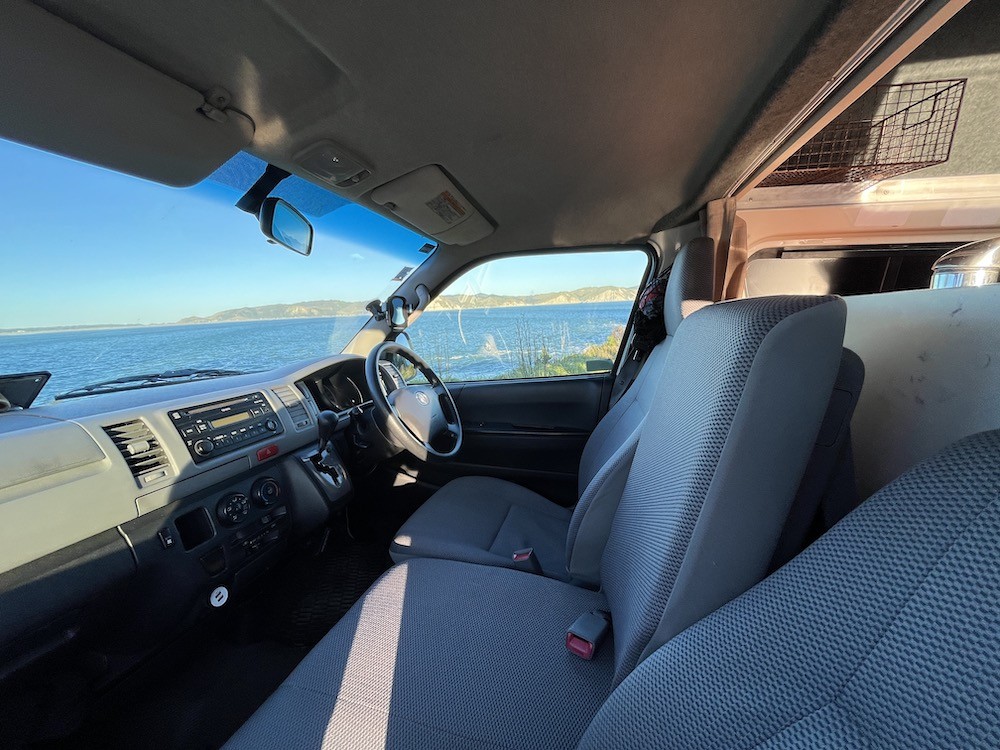 High Roof Hiace - image 9