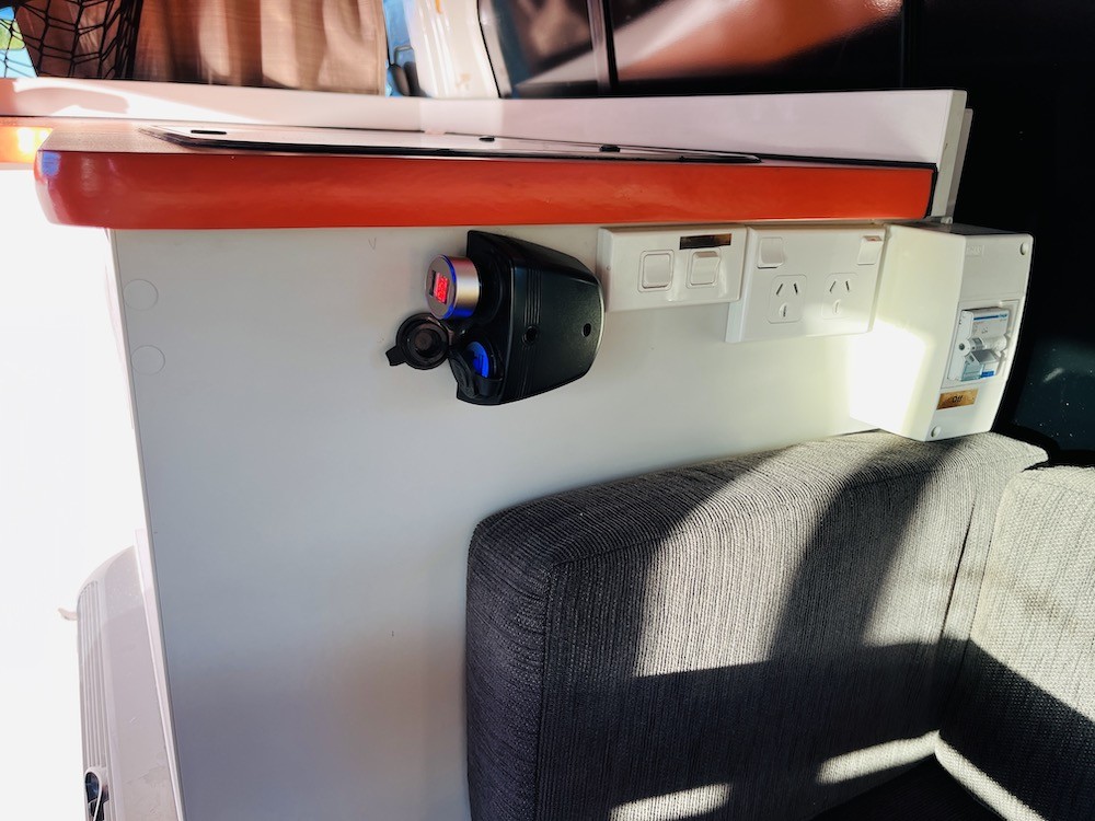 High Roof Hiace - image 7