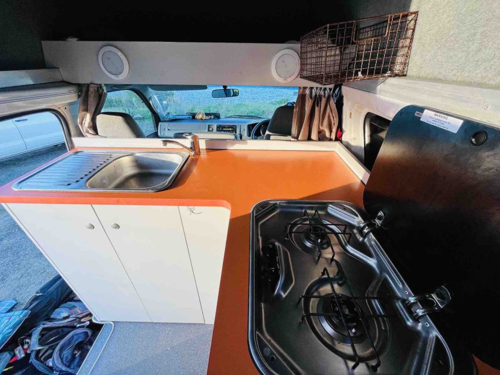 High Roof Hiace - image 5