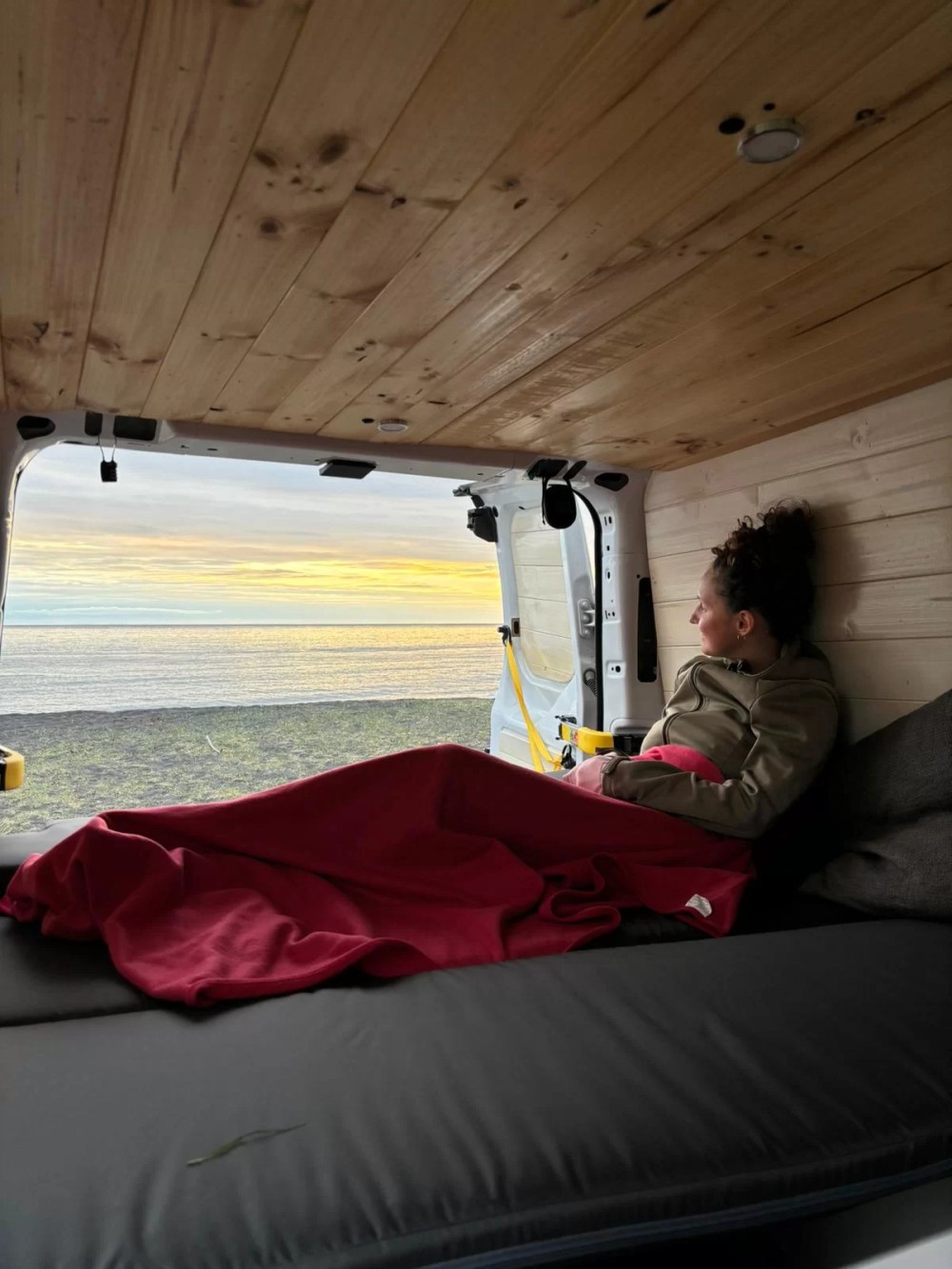 3 Person Campervan - image 8
