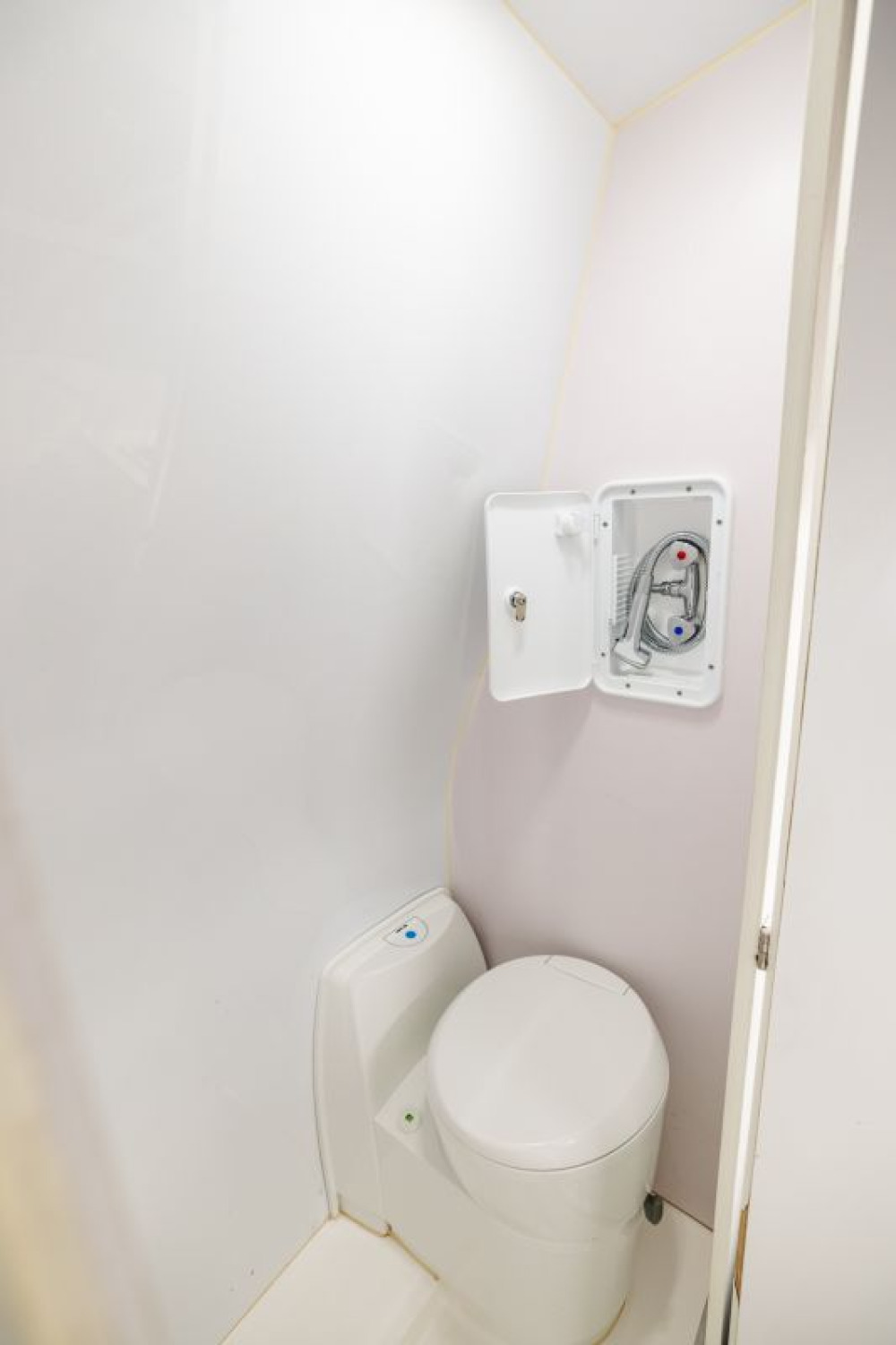 4 Berth Hi-Top - image 8